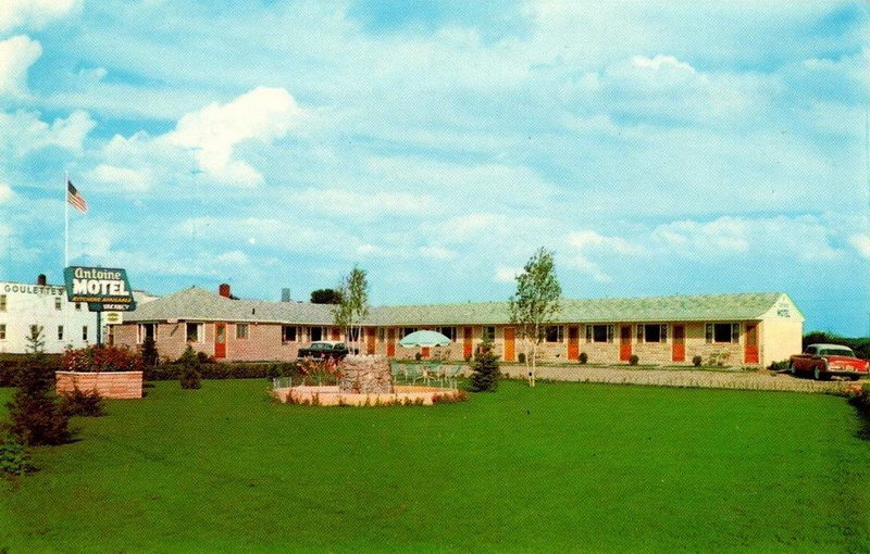 Budget Host Inn (Lake Antoine Motel) - Postcard